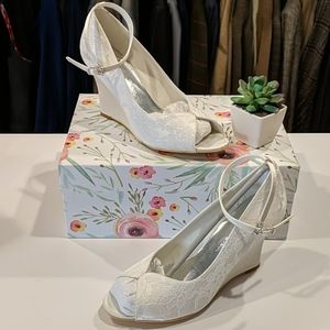 NWOB Lace Peep Toe Ankle Strap Wedges 6